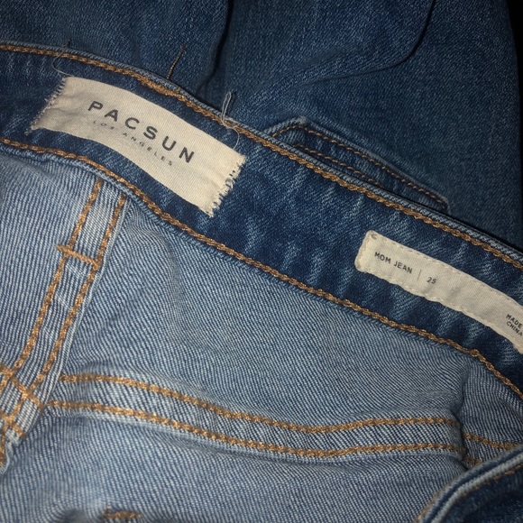 High Waisted Jeans! Trendy and super cute! Denim - Picture 4 of 4